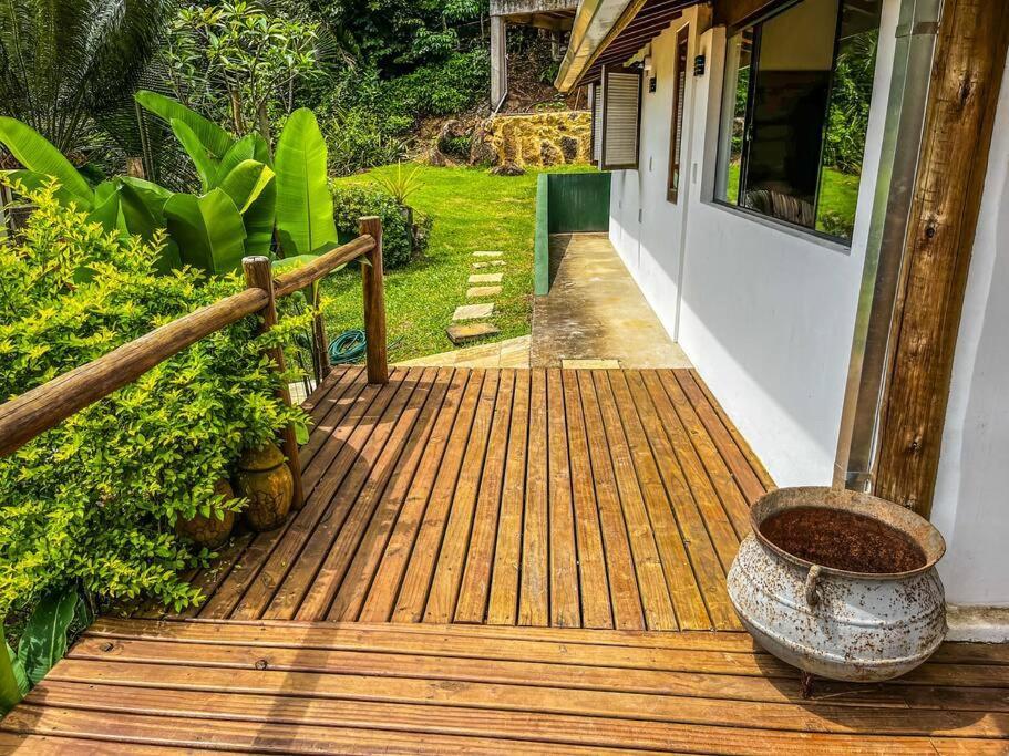 Casa de férias Chale Varandas Vistamar Com Ar Condicionado E Churrasqueira Ubatuba