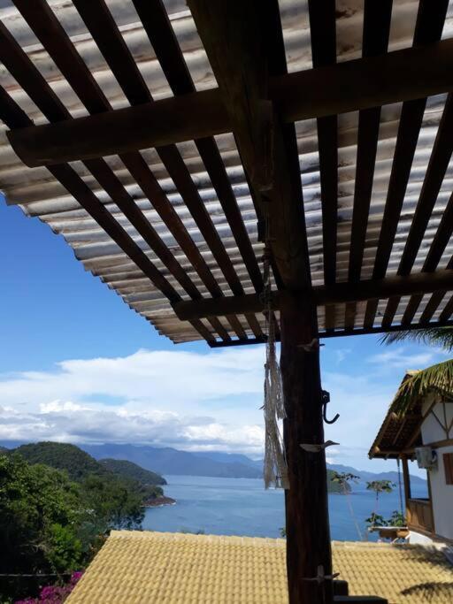 Casa de férias Chale Varandas Vistamar Com Ar Condicionado E Churrasqueira Ubatuba